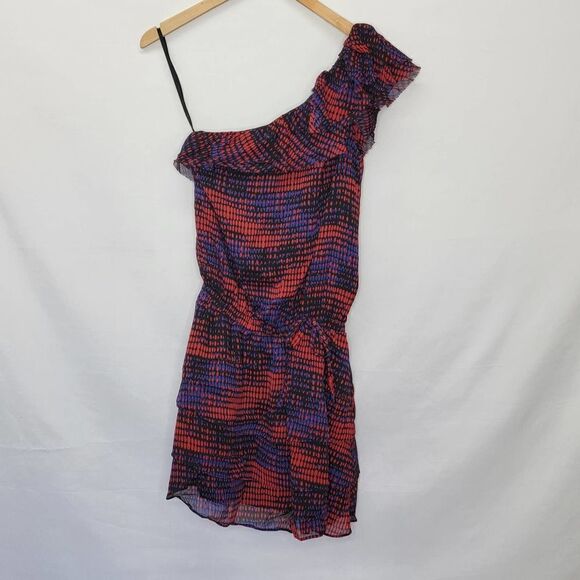 The limited one shoulder with ruffle on bottom - Picture 2 of 16